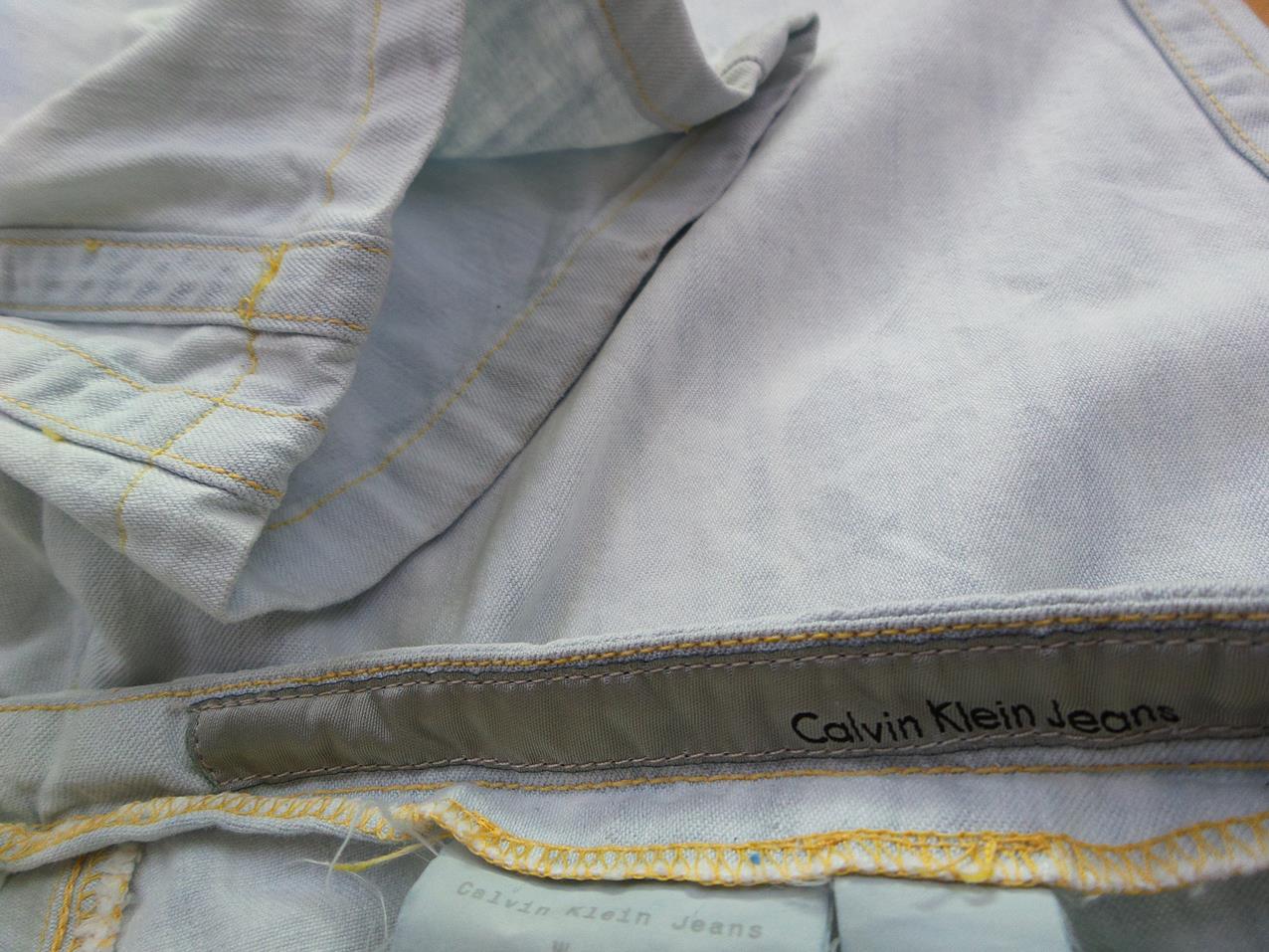 CALVIN KLEIN Rozmiar 30 Spodnie Casual Materiał Bawełna 100%