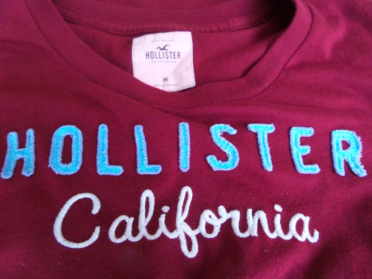 Hollister Rozmiar M Kolor Bordowy Okrągły dekolt T-Shirt Krótki rękaw Materiał Bawełna