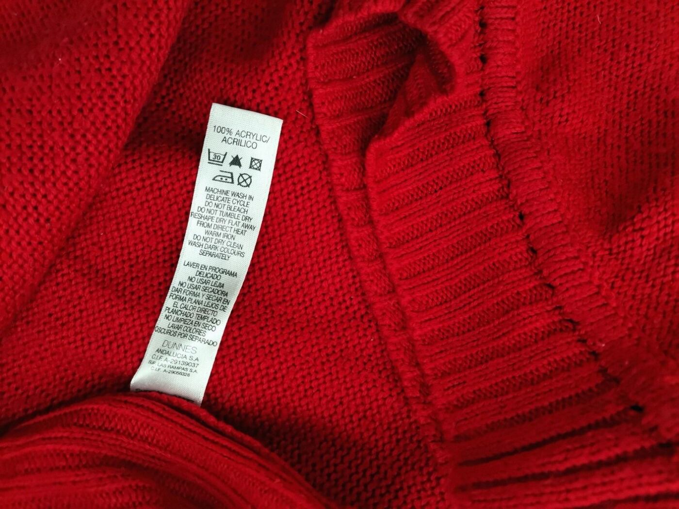 Dunnes Rozmiar 8-10 (36-38) Kolor Czerwony Drapowany dekolt Sweter Świąteczny Gwiazdka Krótki rękaw Materiał Akryl 100% Cienka dzianina