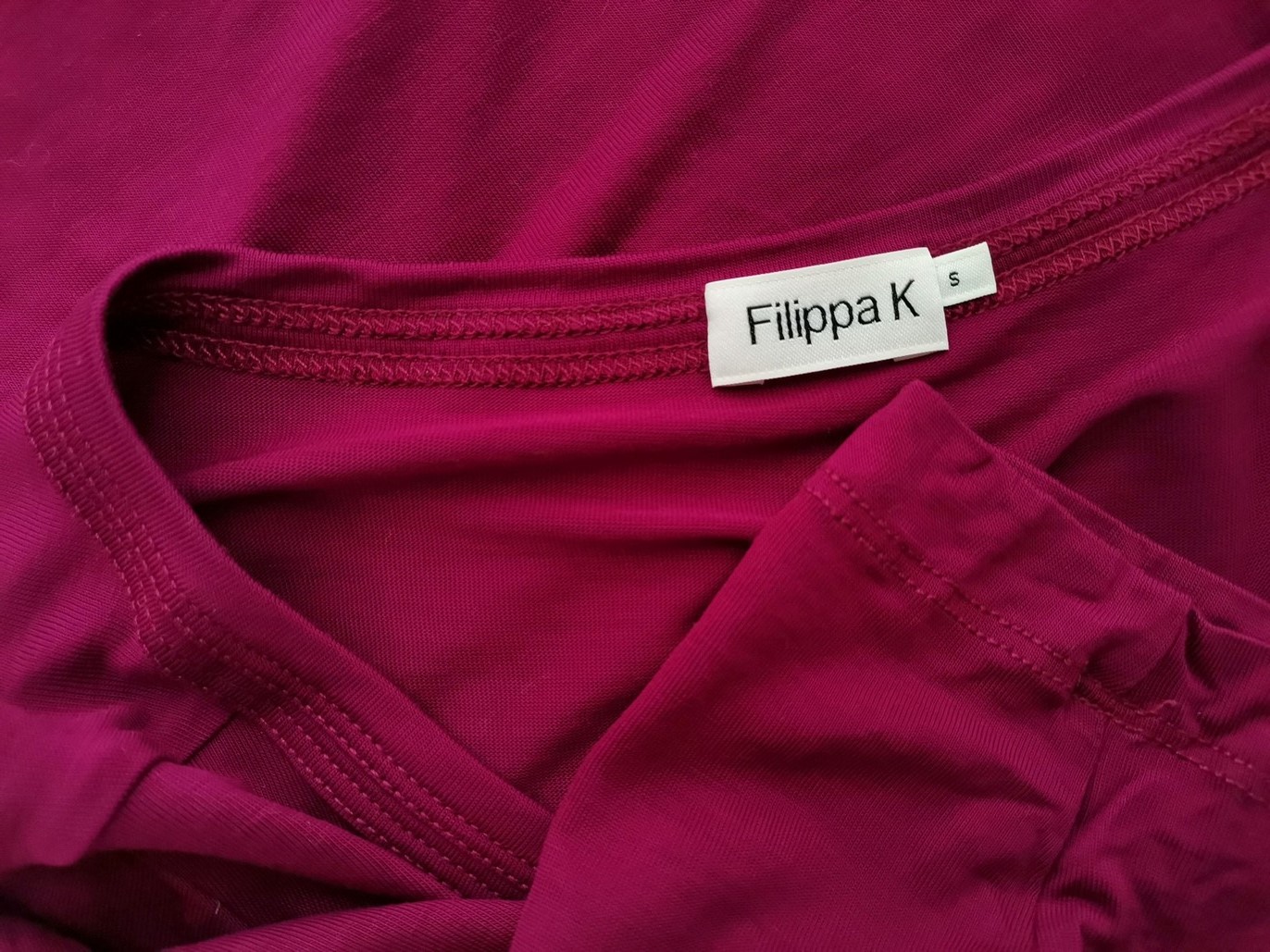 Filippa k Rozmiar S Kolor Purpurowy Okrągły dekolt T-Shirt Krótki rękaw Materiał Tencel 100%