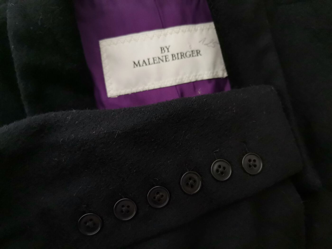 BY MALENE BIRGER Rozmiar 40 Kolor Czarny Płaszcz Długi rękaw Materiał Wełna