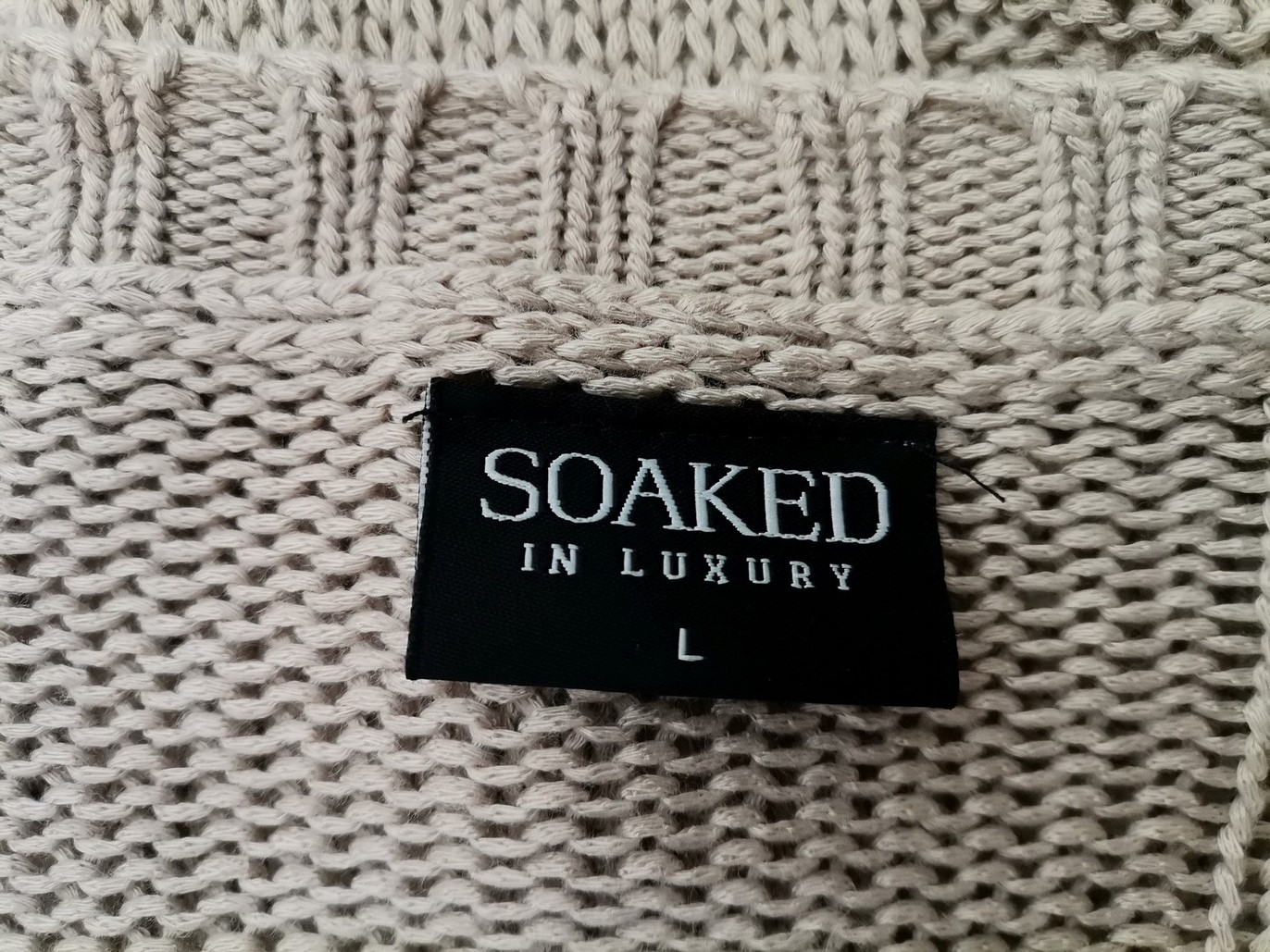 Soaked in luxury Rozmiar L Kolor Beżowy W serek Długi Zapinany Kardigan Długi rękaw Materiał Akryl 100% Gruba dzianina