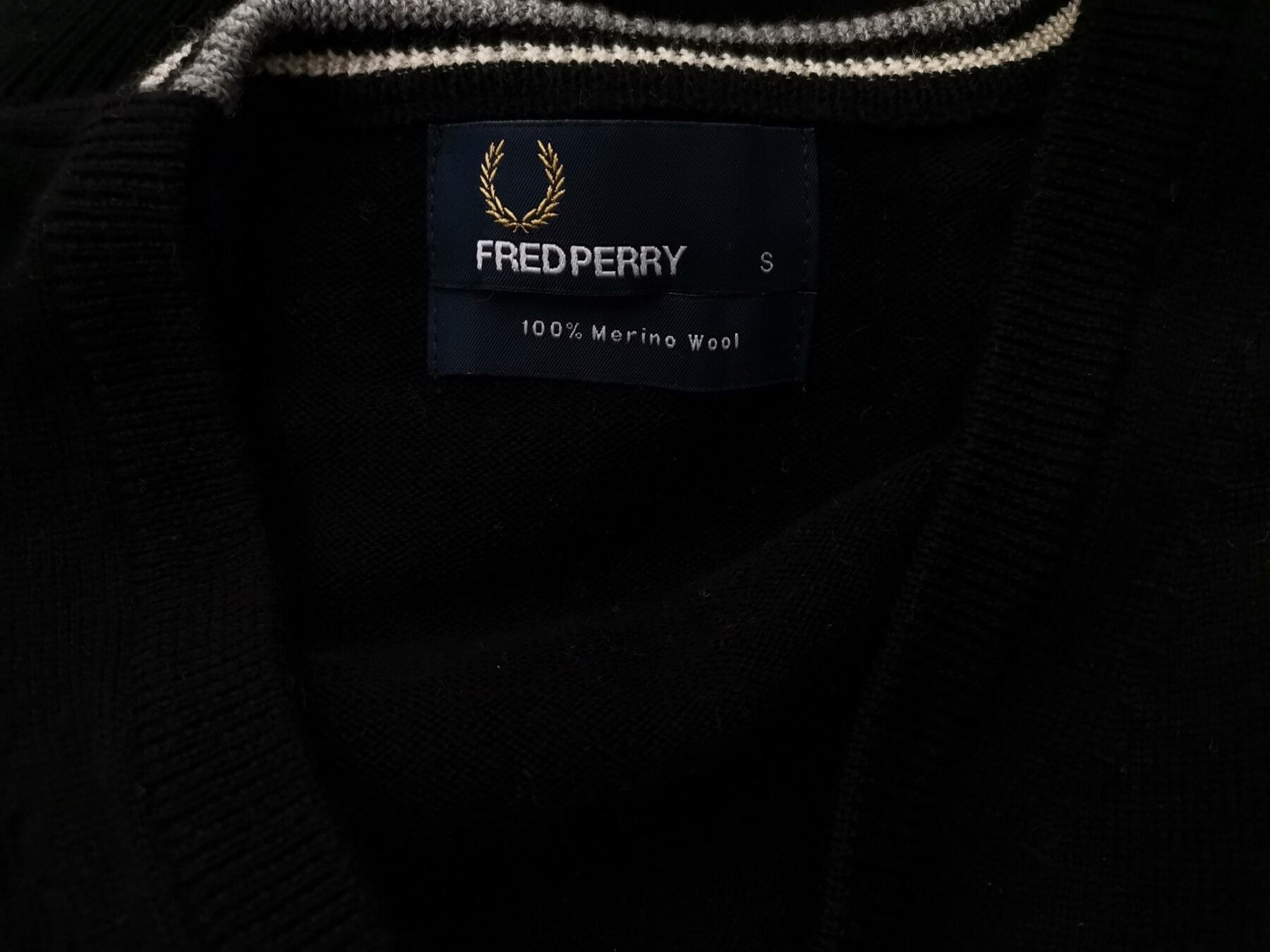 Fred Perry Rozmiar S Kolor Czarny Męski Sweter Długi rękaw Materiał Wełna Merino