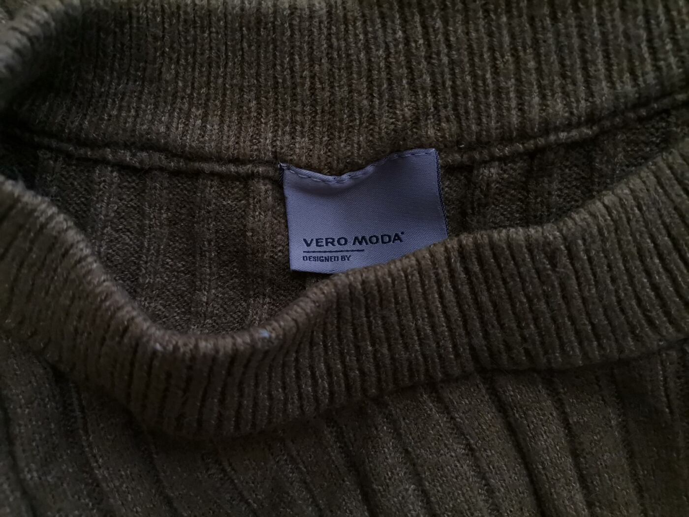 Vero moda Rozmiar M Kolor Khaki Crew Neck Sweter Długi rękaw Materiał Wiskoza Gruba dzianina