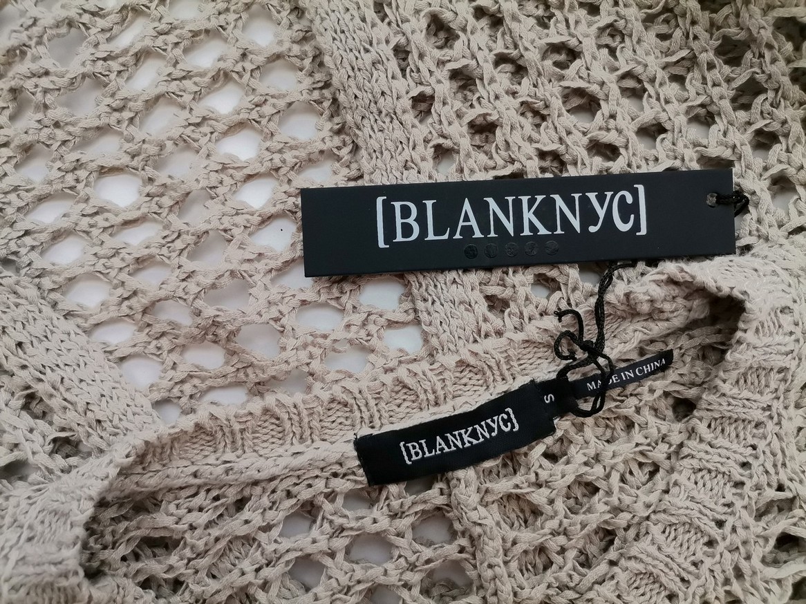 BLANKNYC Rozmiar S Kolor Beżowy Crew Neck Sweter Długi rękaw Materiał Bawełna Otwarta dzianina