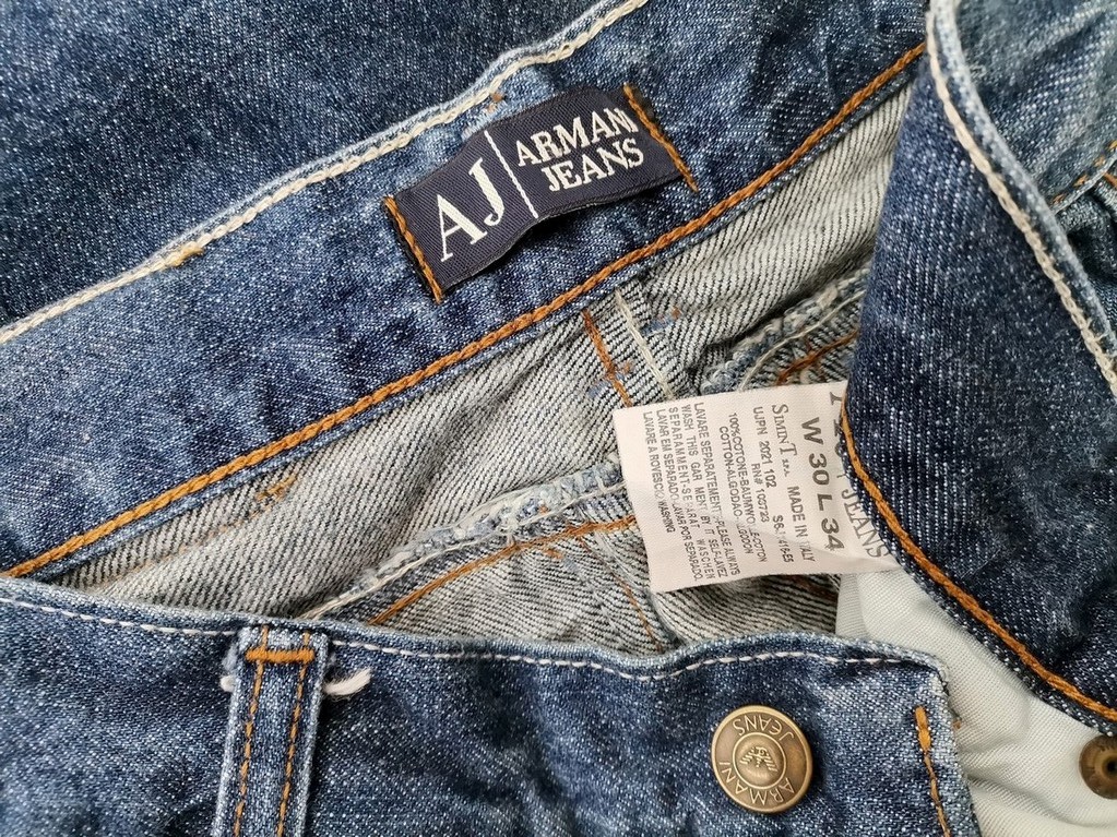 AJ ARMANI JEANS Rozmiar W30 L34 Kolor Niebieski Materiał Bawełna 100%