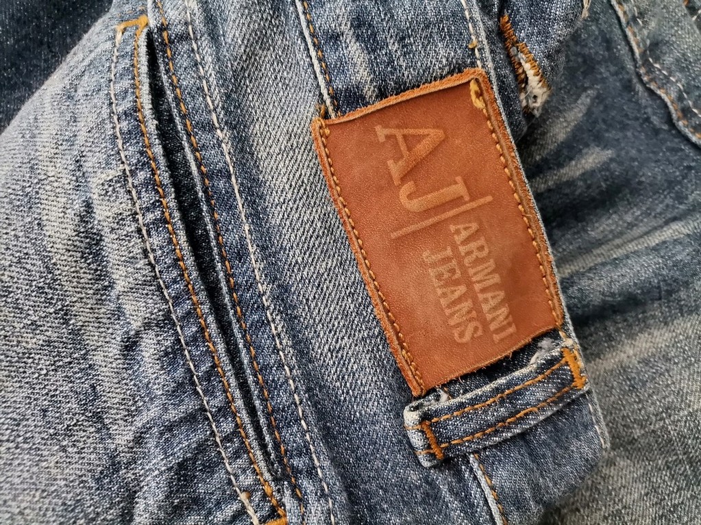 AJ ARMANI JEANS Rozmiar W30 L34 Kolor Niebieski Materiał Bawełna 100%