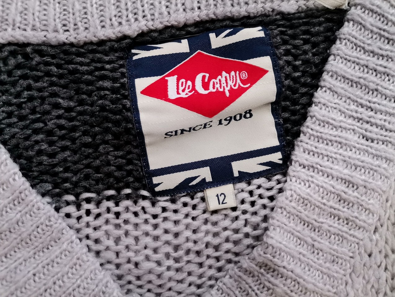 Lee Cooper Rozmiar 12 (40) Kolor Szary Pasy W serek Sweter Długi rękaw Materiał Akryl 100% Cienka dzianina