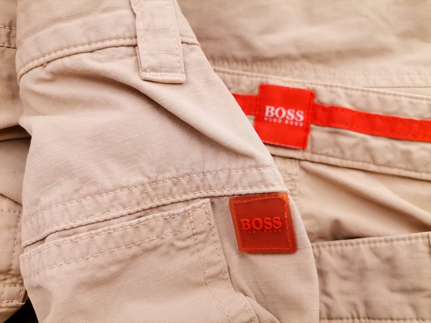 Hugo Boss Rozmiar 48 Kolor Beżowy Materiał Bawełna 100%