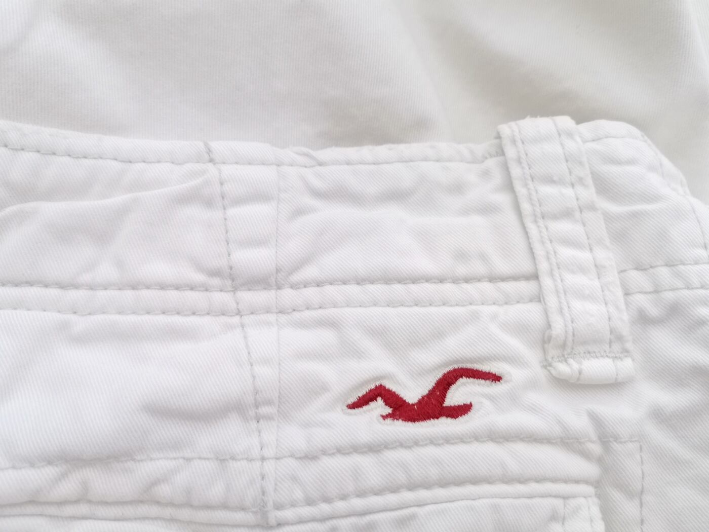 Hollister Rozmiar 30 Kolor Kremowy Materiał Bawełna 100%