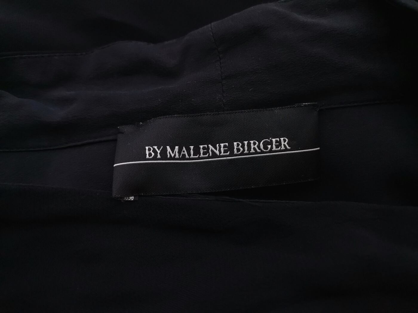 BY MALENE BIRGER Rozmiar 36 Kolor Czarny W serek Bluzka Kopertowa Długi rękaw Materiał Wiskoza 100%