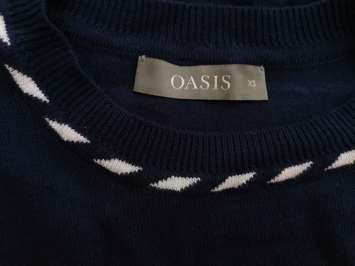 Oasis Rozmiar XS Kolor Granatowy Crew Neck Sweter Krótki rękaw Materiał Bawełna