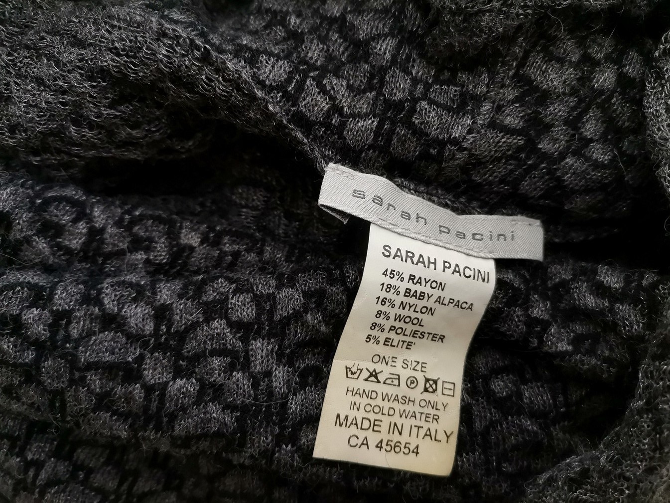 Sarah Pacini Rozmiar ONE SIZE (42/44) Kolor Szary Drapowany dekolt Sweter Długi rękaw Materiał Rayon