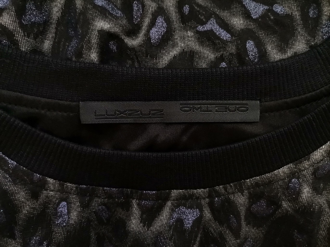 Luxzuz Rozmiar L Kolor Czarny Panterka Crew Neck Bluzka Długi rękaw Materiał Bawełna