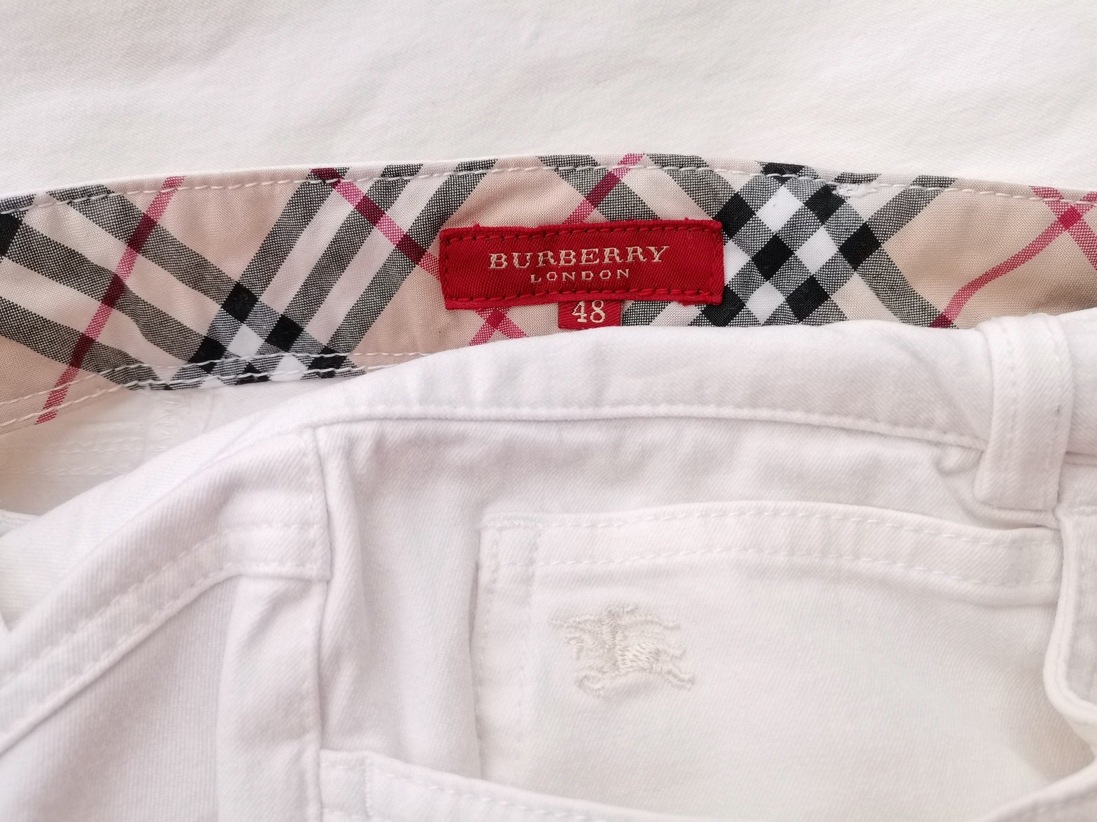 BURBERRY Rozmiar 48 Kolor Kremowy Spodnie Eleganckie Materiał Bawełna