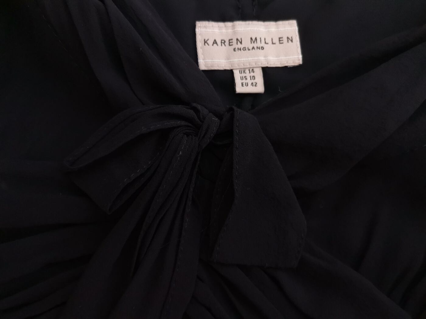 Karen MILLEN Rozmiar 14 (42) Kolor Czarny Dekolt Serce Bluzka Peplum Bezrękawnik Materiał Jedwab 100%