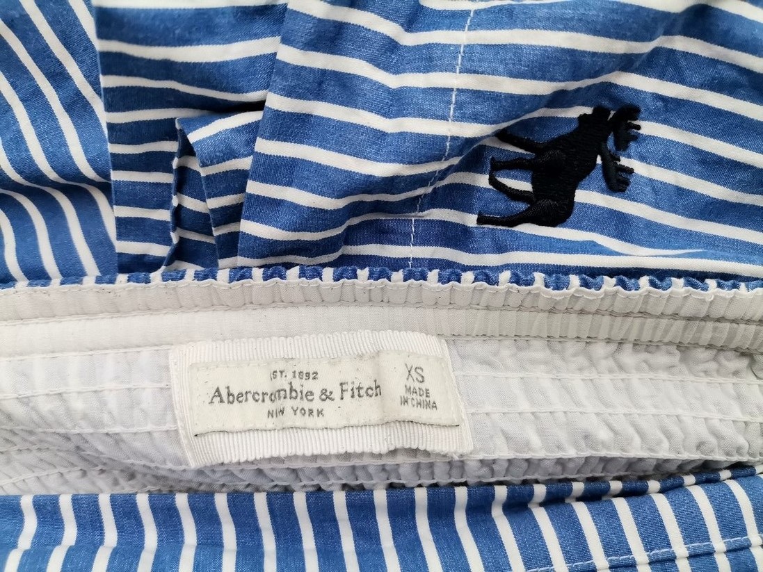 ABERCROMBIE & FITCH Rozmiar XS Kolor Niebieski Pasy Odkryte Ramiona Sukienka Mini Bezrękawnik Krótka Materiał Bawełna 100%