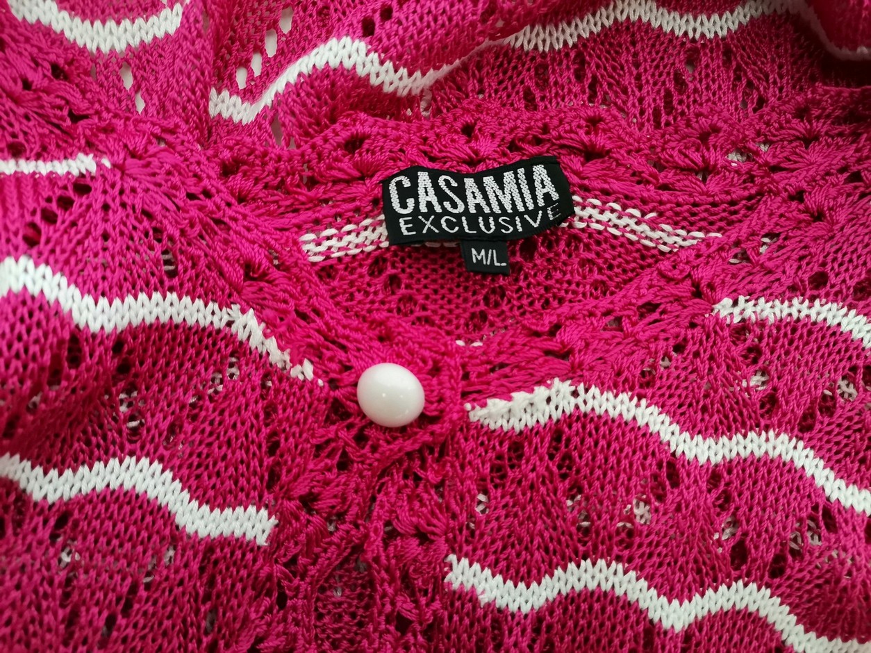 Casamia Exclusive Rozmiar M/L Kolor Różowy Okrągły dekolt Długi Zapinany Kardigan Rękaw 3/4 Materiał Wiskoza 100% Otwarta dzianina