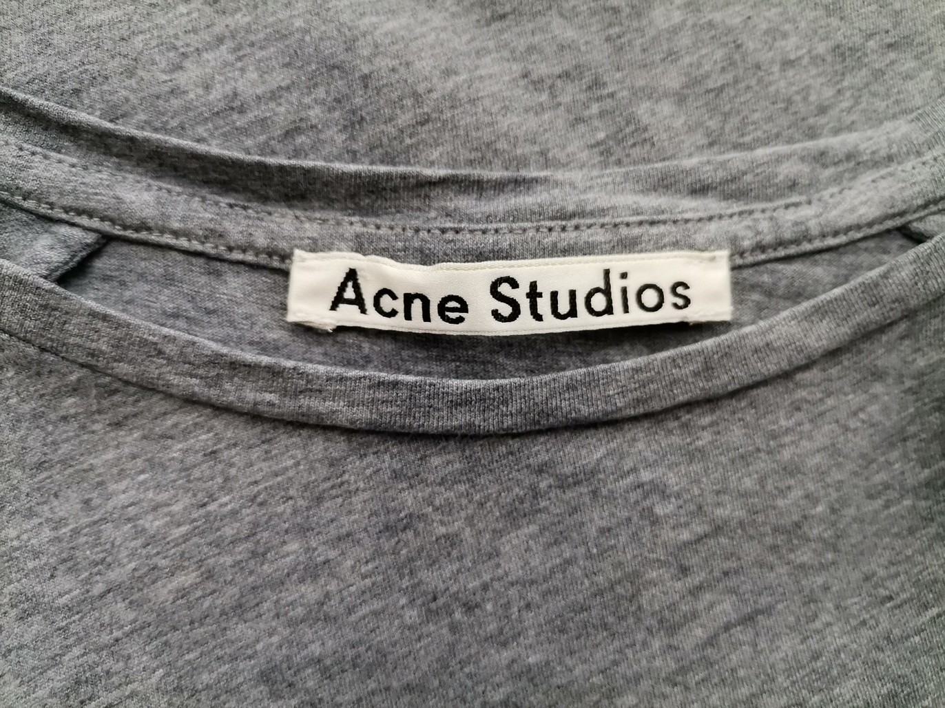 ACNE Studios Rozmiar XS Kolor Szary Okrągły dekolt T-Shirt Krótki rękaw Materiał Bawełna 100%