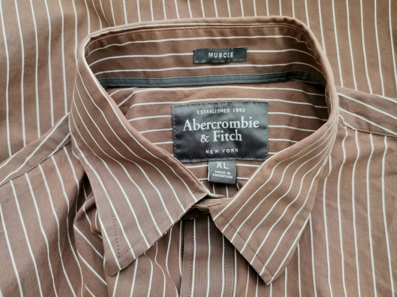 ABERCROMBIE & FITCH Rozmiar XL Kolor Brązowy Pasy Kołnierz Męska Koszula Casual Długi rękaw Materiał Bawełna 100%