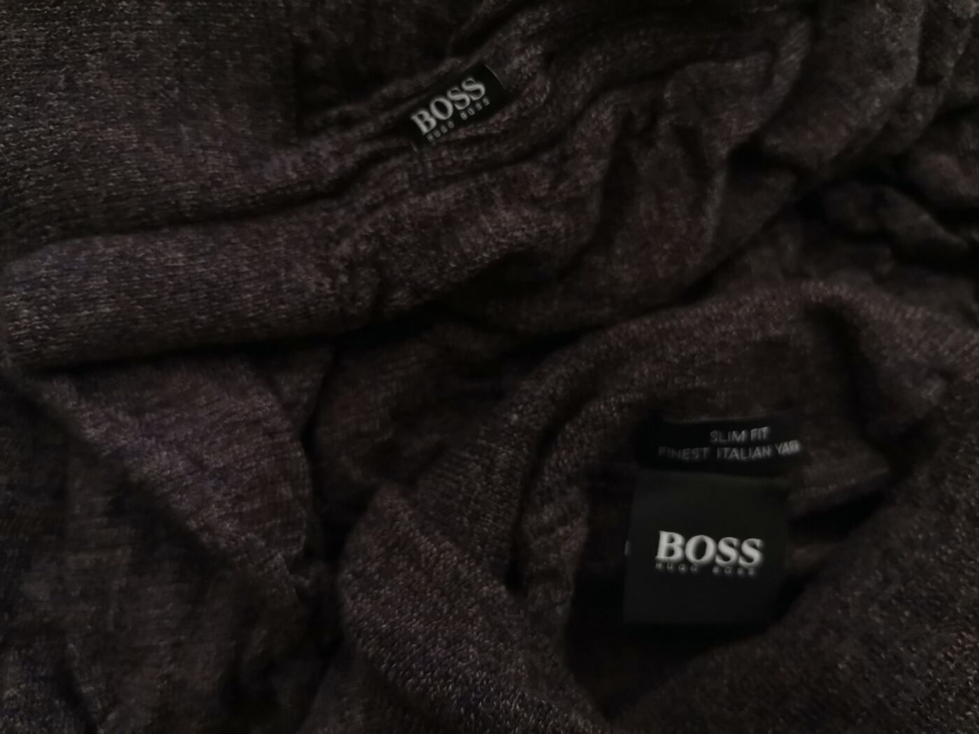 Hugo Boss Rozmiar M Kolor Brązowy Golf Sweter Długi rękaw Materiał Schurwolle Cienka dzianina