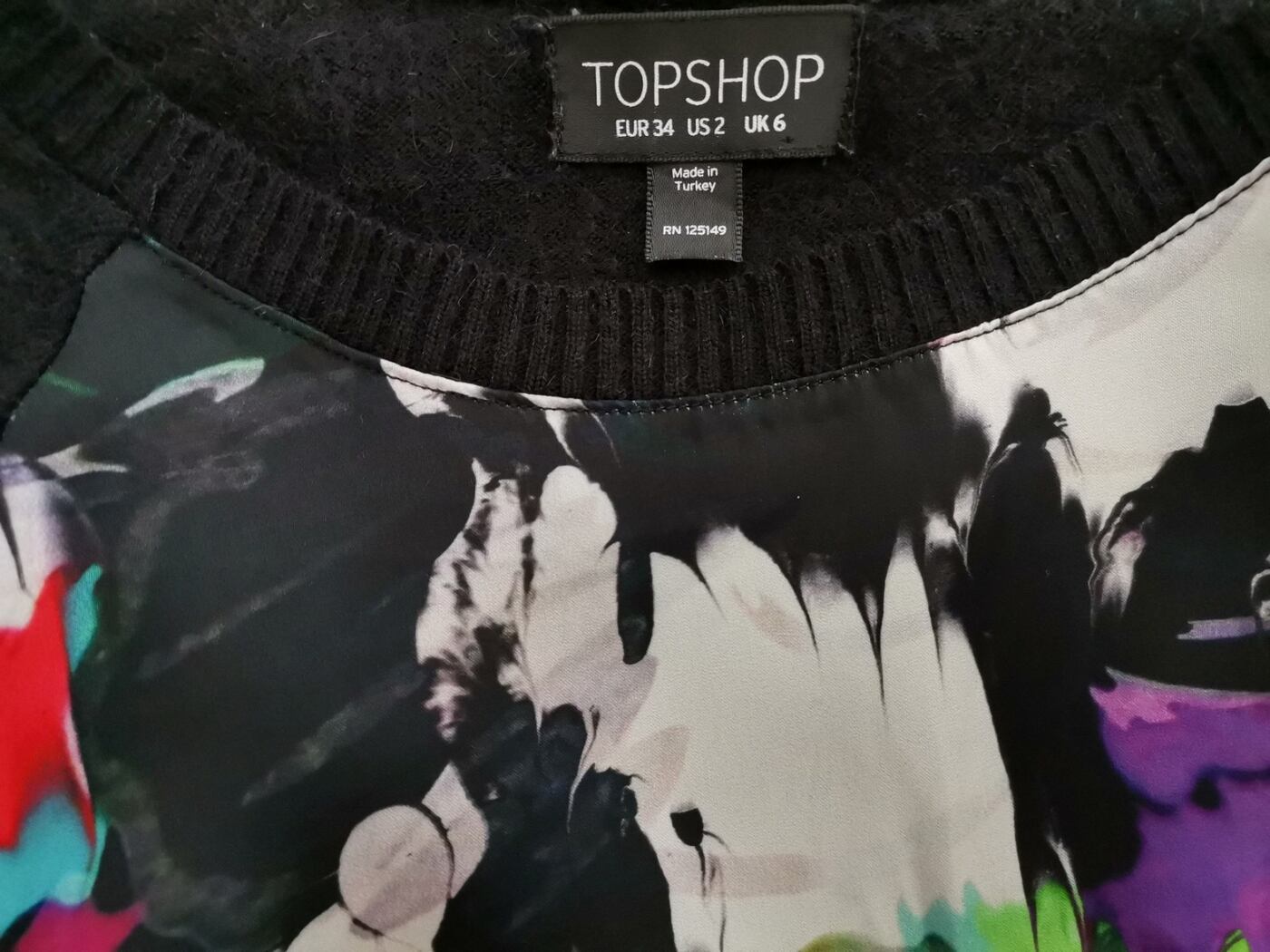 Topshop Rozmiar 6 (34) Kolor Czarny W łódkę Bluzka Długi rękaw Materiał Wiskoza