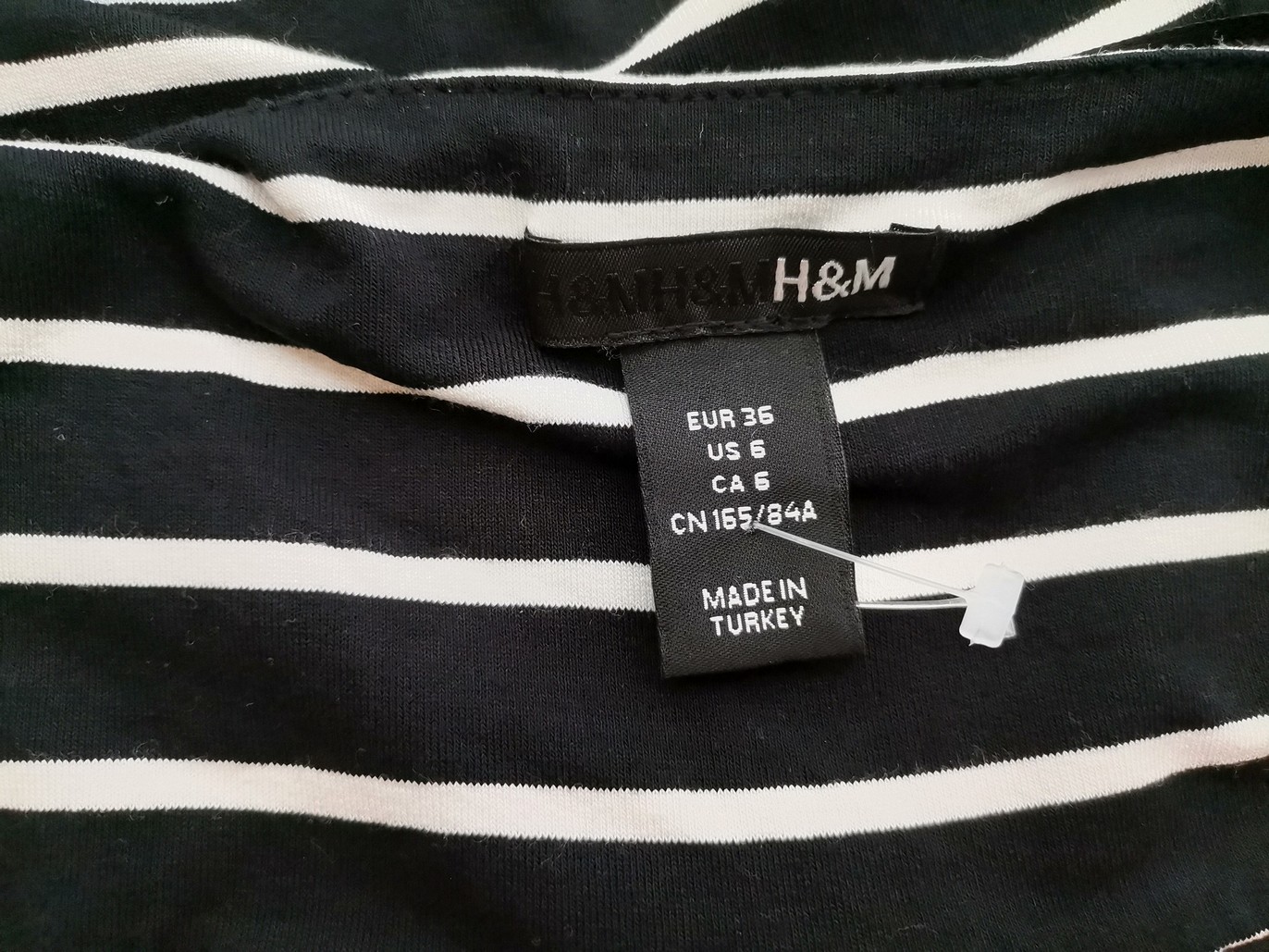 H&m Rozmiar 36 Kolor Czarny Pasy W serek Sukienka Zawijana Krótki rękaw Midi Materiał Wiskoza