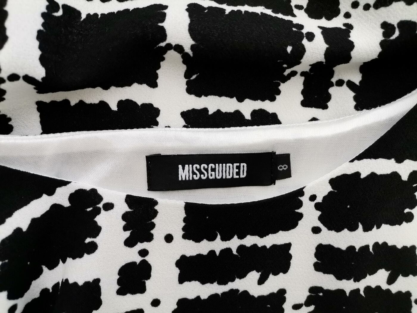 Missguided Rozmiar 8 (36) Kolor Czarny Okrągły dekolt Sukienka Mini Krótki rękaw Krótka