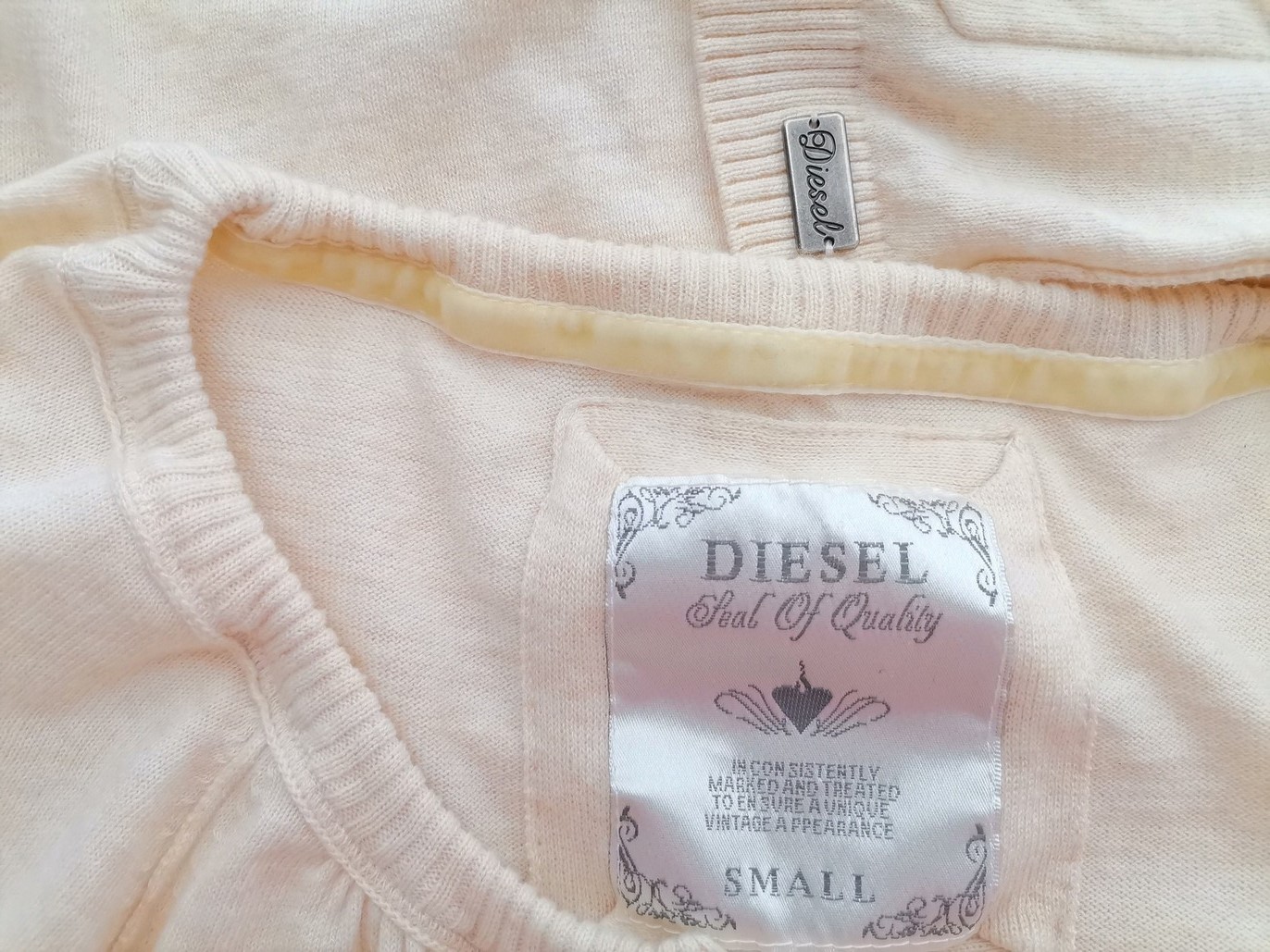 Diesel Rozmiar S Kolor Kremowy Keyhole Crew Neck Kardigan Zapinany Długi rękaw Materiał Bawełna 100% Cienka dzianina