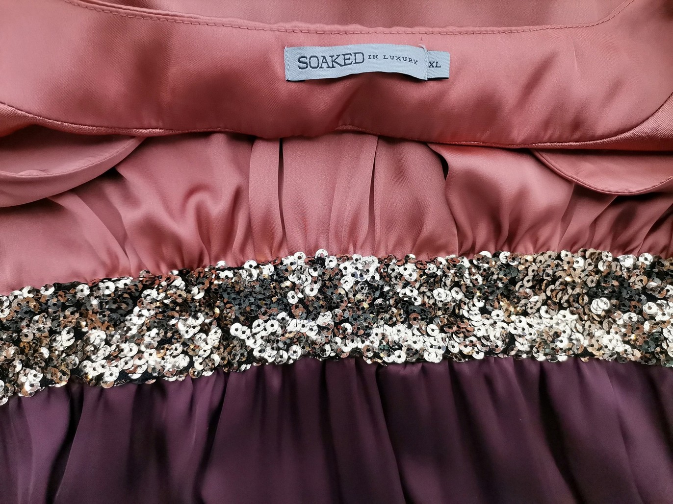 Soaked in luxury Rozmiar XL Kolor Purpurowy W serek Sukienka Sheath Bezrękawnik Do Kolan