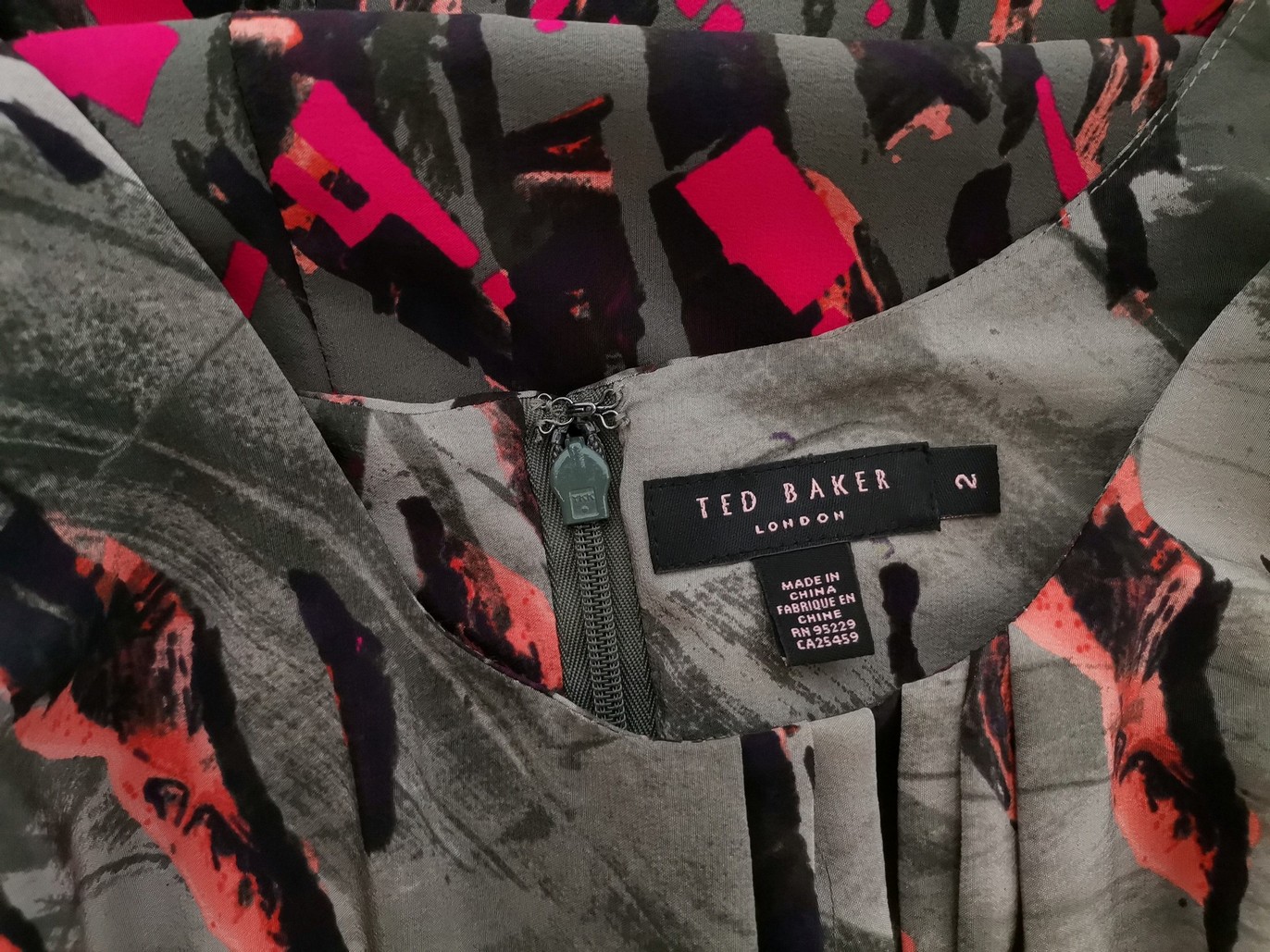 Ted Baker Rozmiar 2 (36) Kolor Szary Okrągły dekolt Sukienka Mini Bezrękawnik Krótka Materiał Jedwab 100%