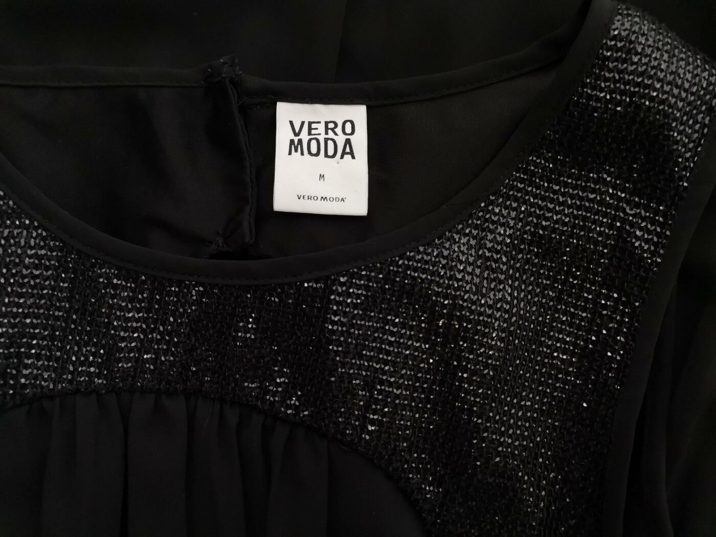 Vero moda Rozmiar M Kolor Czarny Okrągły dekolt Sukienka Sheath Bezrękawnik Midi