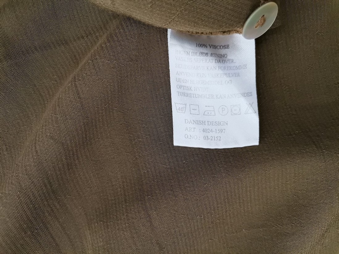 Uno Rozmiar ONE SIZE (54/56) Kolor Khaki W serek Żakiet z zapięciem Rękaw 3/4 Materiał Wiskoza 100%