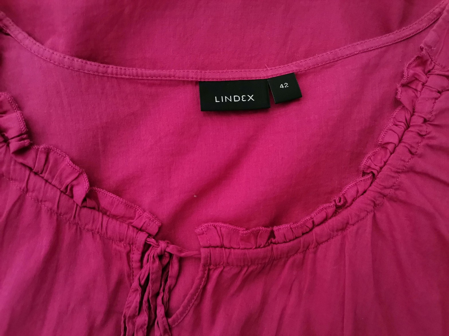 Lindex Rozmiar 42 Kolor Różowy Keyhole Crew Neck Bluzka Krótki rękaw Materiał Bawełna 100%